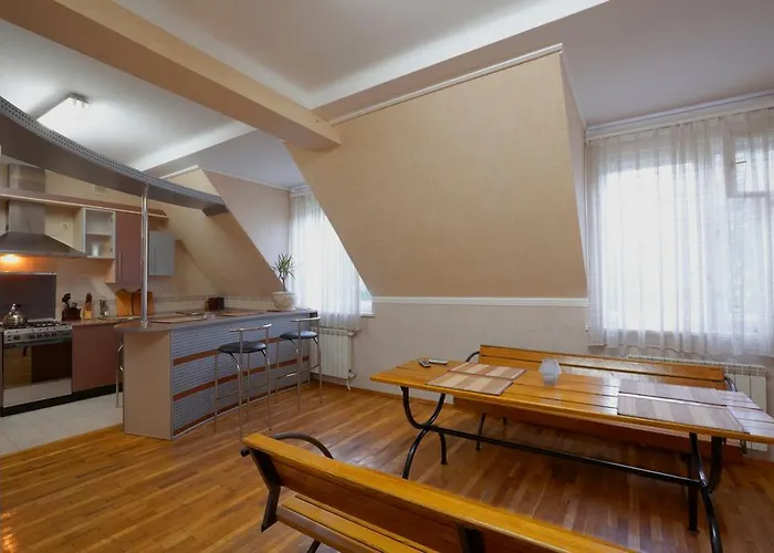 With Courtyard Leópolis