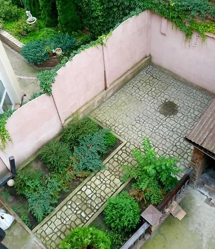 With Courtyard Apartamento *