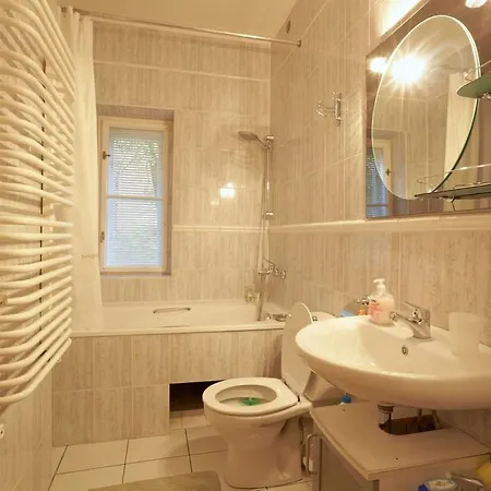 Apartman With Courtyard *